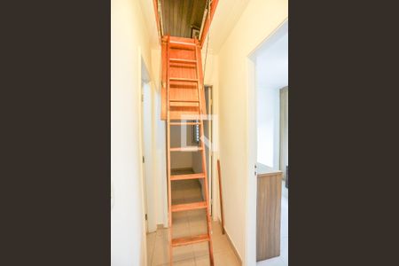 Casa de condomínio à venda com 65m², 2 quartos e 2 vagas Casa de condomínio à venda com 65m², 2 quartos e 2 vagasCorredor