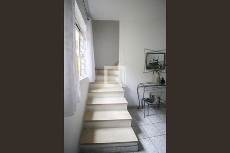 escada sala acesso dormitorios de casa à venda com 2 quartos, 100m² em Santana, São Paulo