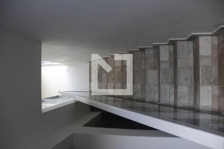 Escada de casa para alugar com 2 quartos, 130m² em Parque Maria Helena, Suzano