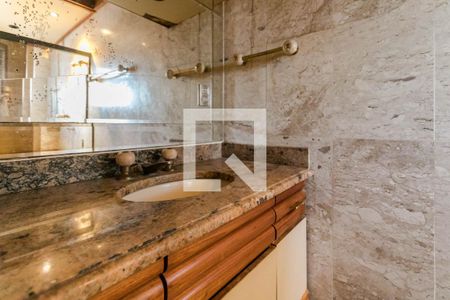 Apartamento para alugar com 300m², 3 quartos e 6 vagas Apartamento para alugar com 300m², 3 quartos e 6 vagasBanheiro - Quarto 3 - Suíte