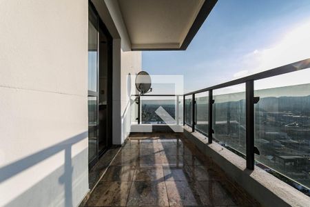 Apartamento para alugar com 300m², 3 quartos e 6 vagas Apartamento para alugar com 300m², 3 quartos e 6 vagasSacada