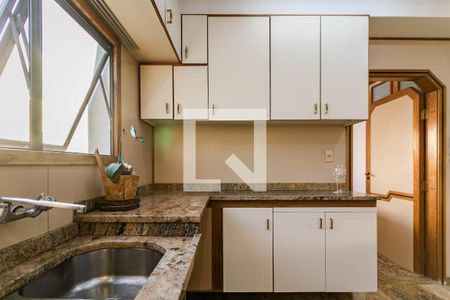 Apartamento para alugar com 300m², 3 quartos e 6 vagas Apartamento para alugar com 300m², 3 quartos e 6 vagasCozinha