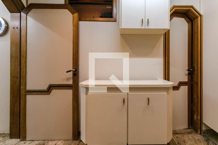 Apartamento para alugar com 300m², 3 quartos e 6 vagas Apartamento para alugar com 300m², 3 quartos e 6 vagasÁrea de Serviço