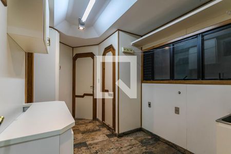 Apartamento para alugar com 300m², 3 quartos e 6 vagas Apartamento para alugar com 300m², 3 quartos e 6 vagasÁrea de Serviço