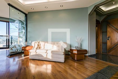 Apartamento para alugar com 300m², 3 quartos e 6 vagas Apartamento para alugar com 300m², 3 quartos e 6 vagasLiving