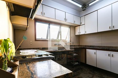 Apartamento para alugar com 300m², 3 quartos e 6 vagas Apartamento para alugar com 300m², 3 quartos e 6 vagasCozinha