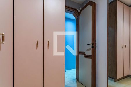 Apartamento para alugar com 300m², 3 quartos e 6 vagas Apartamento para alugar com 300m², 3 quartos e 6 vagasCloset - Quarto 4 - Suíte