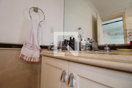 Apartamento à venda com 283m², 4 quartos e 4 vagasBanheiro da Suíte 3