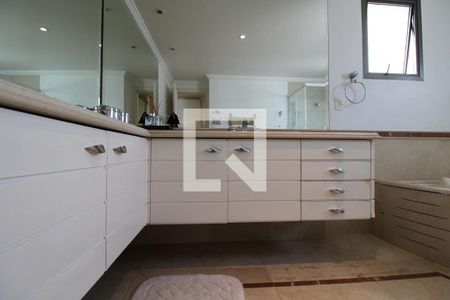 Apartamento à venda com 283m², 4 quartos e 4 vagasBanheiro da Suíte 2