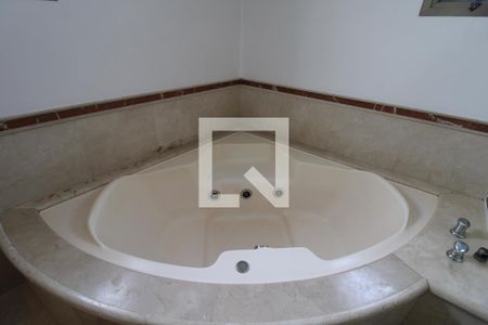 Apartamento à venda com 283m², 4 quartos e 4 vagasBanheiro da Suíte 2