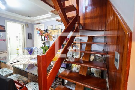 Apartamento à venda com 155m², 3 quartos e 3 vagasEscada