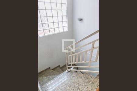 Escada de casa para alugar com 4 quartos, 229m² em Vila Maria Alta, São Paulo