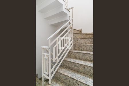 Escada de casa para alugar com 4 quartos, 229m² em Vila Maria Alta, São Paulo