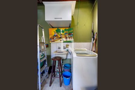 Casa à venda com 60m², 2 quartos e 2 vagasChurrasqueira e Área de Serviço