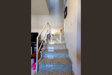 Escada Quartos de casa à venda com 2 quartos, 60m² em Vila Leonor, São Paulo