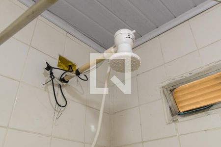 Banheiro de kitnet/studio para alugar com 1 quarto, 18m² em Brás de Pina, Rio de Janeiro