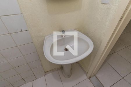 Banheiro de kitnet/studio para alugar com 1 quarto, 18m² em Brás de Pina, Rio de Janeiro