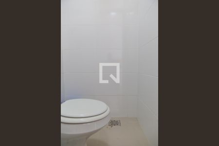 Banheiro de Serviço de casa de condomínio para alugar com 2 quartos, 130m² em Aparecida, Santos