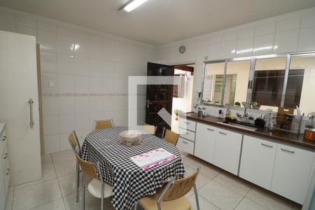 Casa à venda com 300m², 4 quartos e 4 vagasCozinha