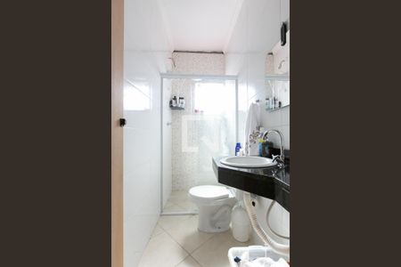 Casa à venda com 60m², 2 quartos e 2 vagas Casa à venda com 60m², 2 quartos e 2 vagasBanheiro da Suíte 1