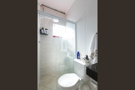 Casa à venda com 60m², 2 quartos e 2 vagas Casa à venda com 60m², 2 quartos e 2 vagasBanheiro da Suíte 1