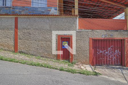 Casa para alugar com 80m², 2 quartos e 1 vagaFachada