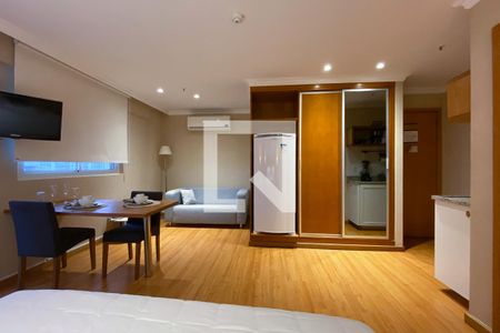 Sala de kitnet/studio para alugar com 1 quarto, 37m² em Barra da Tijuca, Rio de Janeiro