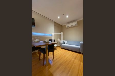 Sala de kitnet/studio para alugar com 1 quarto, 37m² em Barra da Tijuca, Rio de Janeiro