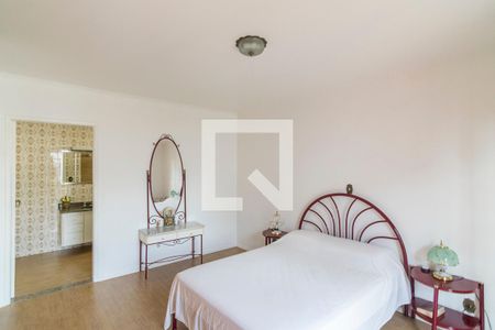 Casa à venda com 303m², 4 quartos e 4 vagasQuarto 2 Suite