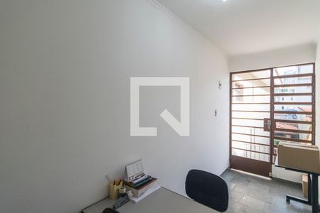 Casa à venda com 303m², 4 quartos e 4 vagasEscritório