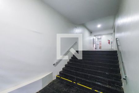 Apartamento à venda com 85m², 2 quartos e sem vaga Apartamento à venda com 85m², 2 quartos e sem vagaEscada