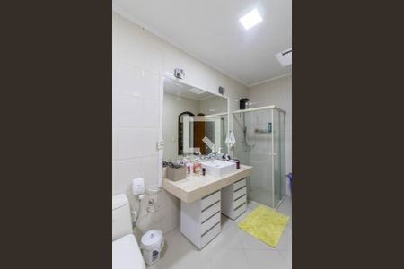 Casa à venda com 455m², 4 quartos e 5 vagasBanheiro da Suíte 1