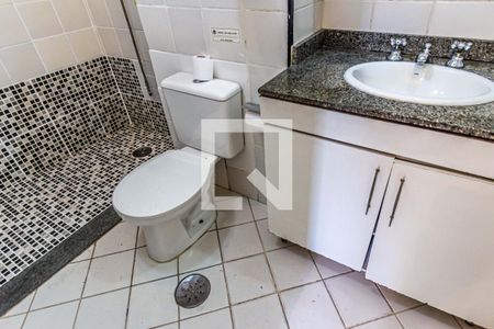 Banheiro de apartamento à venda com 1 quarto, 32m² em República, São Paulo