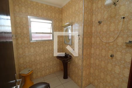 Casa à venda com 200m², 4 quartos e 2 vagasBanheiro 