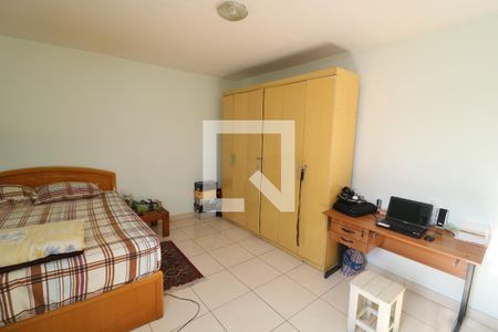 Casa à venda com 200m², 4 quartos e 2 vagasSuíte