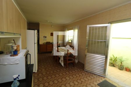 Casa à venda com 200m², 4 quartos e 2 vagasCozinha 