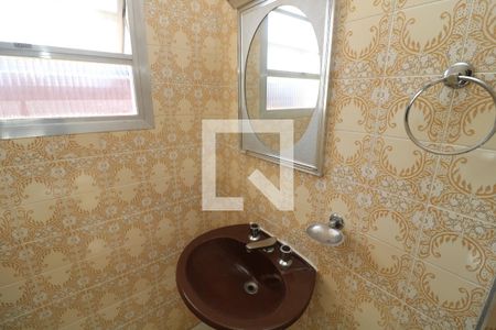 Casa à venda com 200m², 4 quartos e 2 vagasBanheiro 