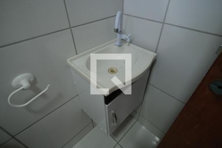 Detalhe do banheiro de kitnet/studio para alugar com 1 quarto, 10m² em Cruzeiro, São José dos Pinhais
