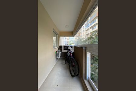 Apartamento à venda com 77m², 3 quartos e 1 vaga Apartamento à venda com 77m², 3 quartos e 1 vagaVaranda