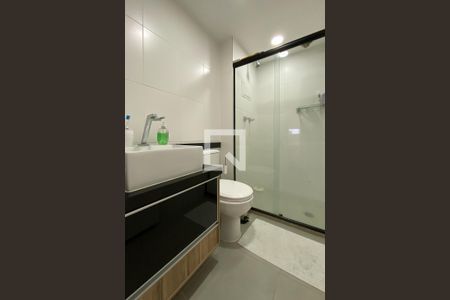 Apartamento à venda com 77m², 3 quartos e 1 vaga Apartamento à venda com 77m², 3 quartos e 1 vagaBanheiro da suíte