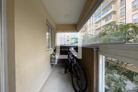 Apartamento à venda com 77m², 3 quartos e 1 vaga Apartamento à venda com 77m², 3 quartos e 1 vagaVaranda
