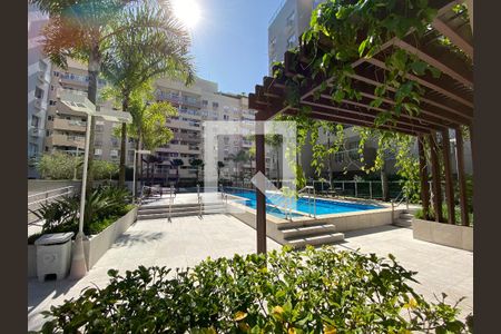 Apartamento à venda com 77m², 3 quartos e 1 vaga Apartamento à venda com 77m², 3 quartos e 1 vagaÁrea comum - piscina