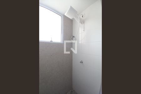 Banheiro de apartamento à venda com 2 quartos, 50m² em Piratininga (venda Nova), Belo Horizonte