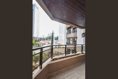 Apartamento à venda com 107m², 4 quartos e 2 vagasVaranda