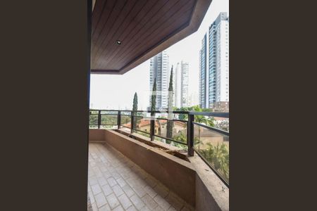 Apartamento à venda com 107m², 4 quartos e 2 vagasVaranda
