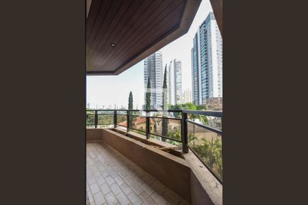 Apartamento à venda com 107m², 4 quartos e 2 vagasVaranda
