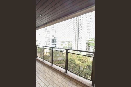 Apartamento à venda com 107m², 4 quartos e 2 vagasVaranda