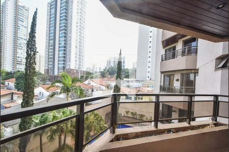 Apartamento à venda com 107m², 4 quartos e 2 vagasVaranda