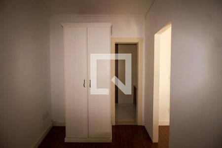 Casa de condomínio à venda com 186m², 3 quartos e 3 vagas Casa de condomínio à venda com 186m², 3 quartos e 3 vagasCloset da suíte