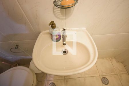 Casa para alugar com 60m², 2 quartos e sem vagaPia do banheiro da suíte